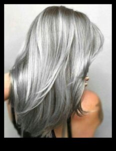 שועלי כסף: חובקים גוונים אפורים בתסרוקות בלונדיניות